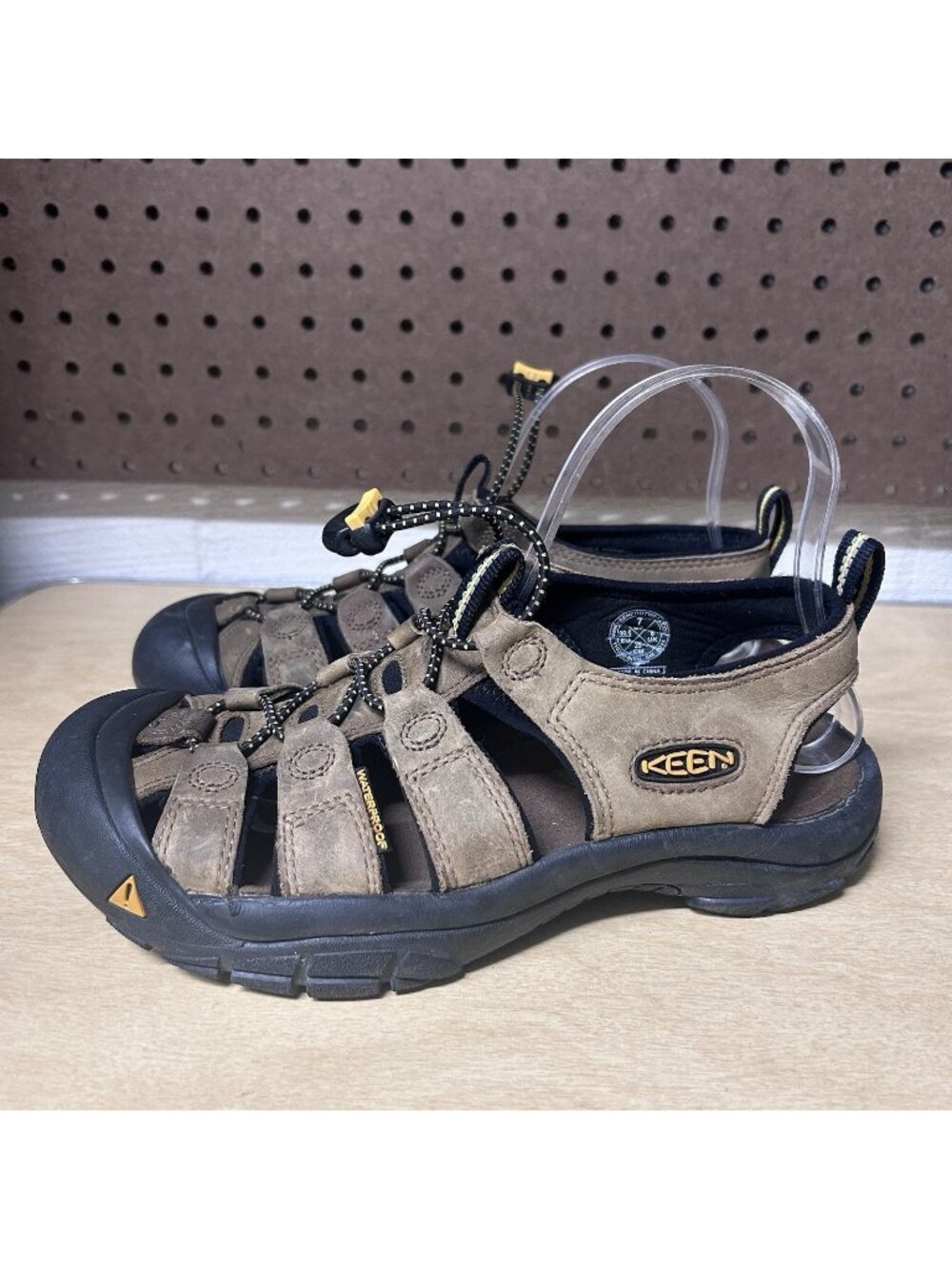 KEEN Newport Leather Sandals Mens 7 Bison Brown Waterproof Hiking Fisherman